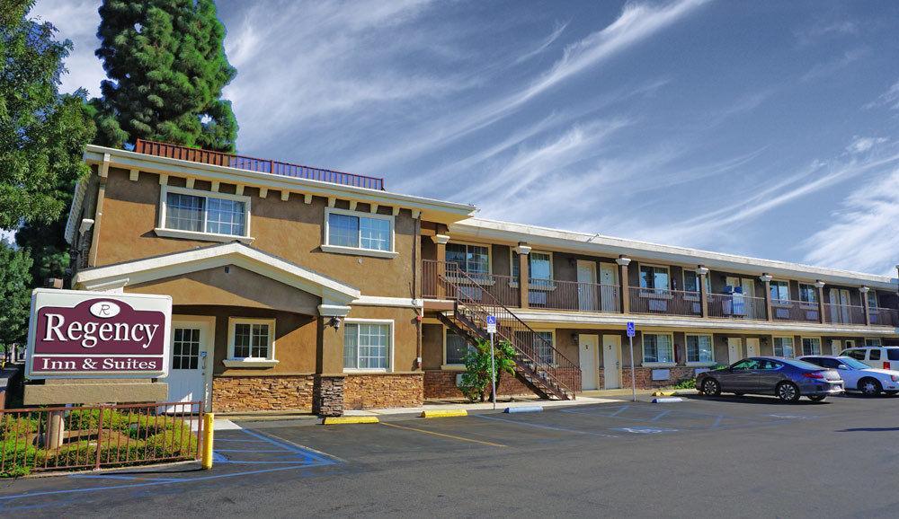 Regency Inn & Suites Downey Esterno foto