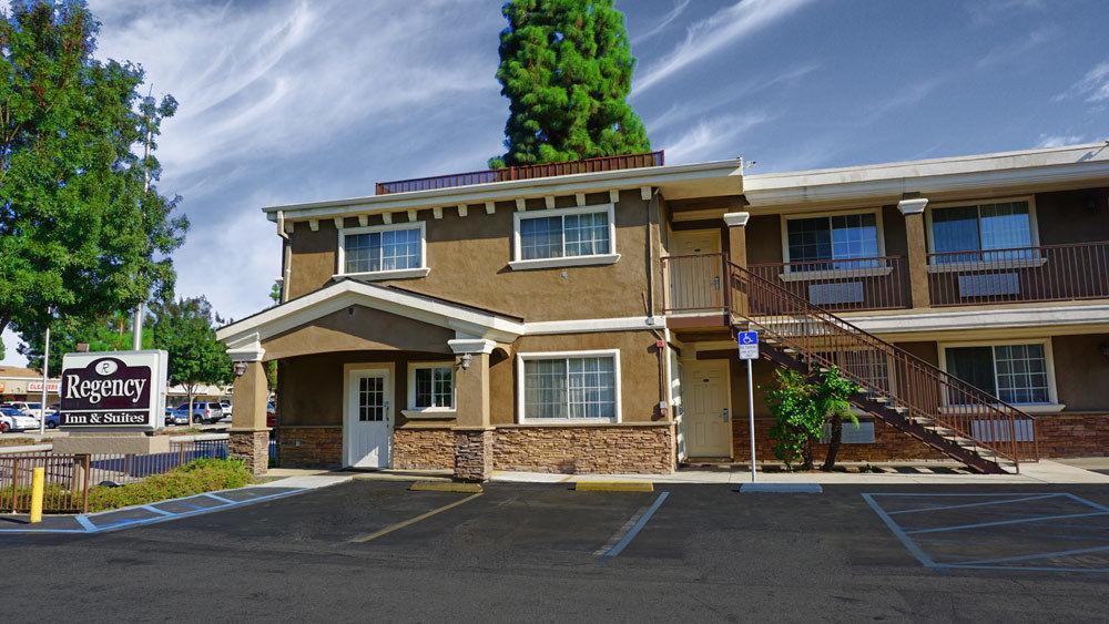 Regency Inn & Suites Downey Esterno foto