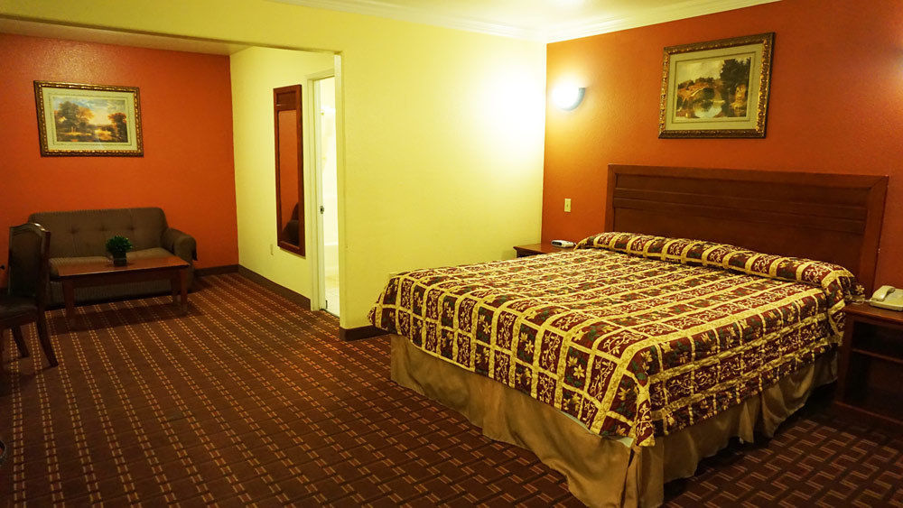 Regency Inn & Suites Downey Esterno foto