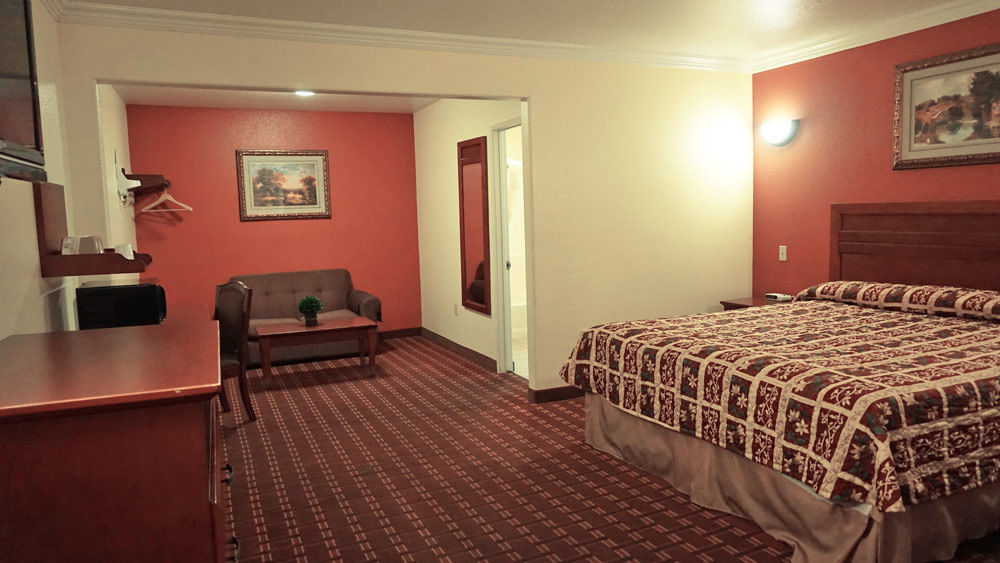 Regency Inn & Suites Downey Esterno foto