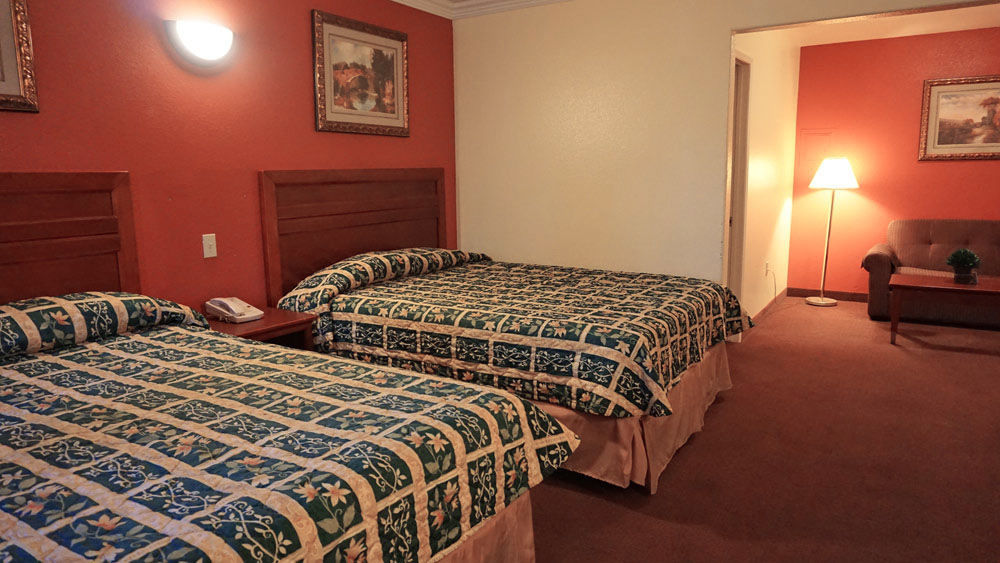 Regency Inn & Suites Downey Esterno foto