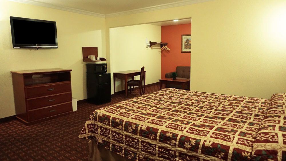 Regency Inn & Suites Downey Esterno foto