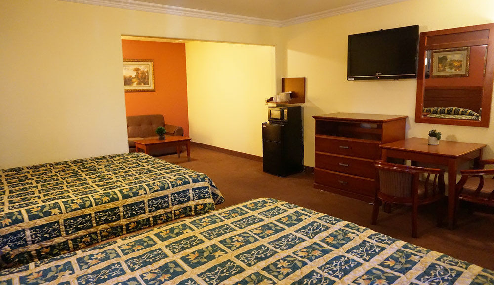 Regency Inn & Suites Downey Esterno foto