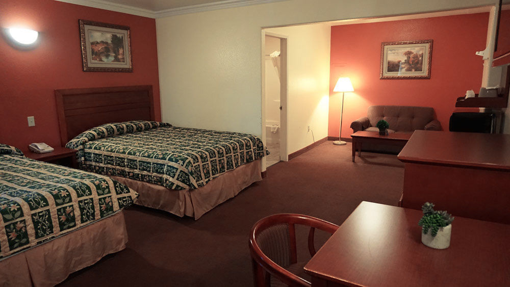 Regency Inn & Suites Downey Esterno foto