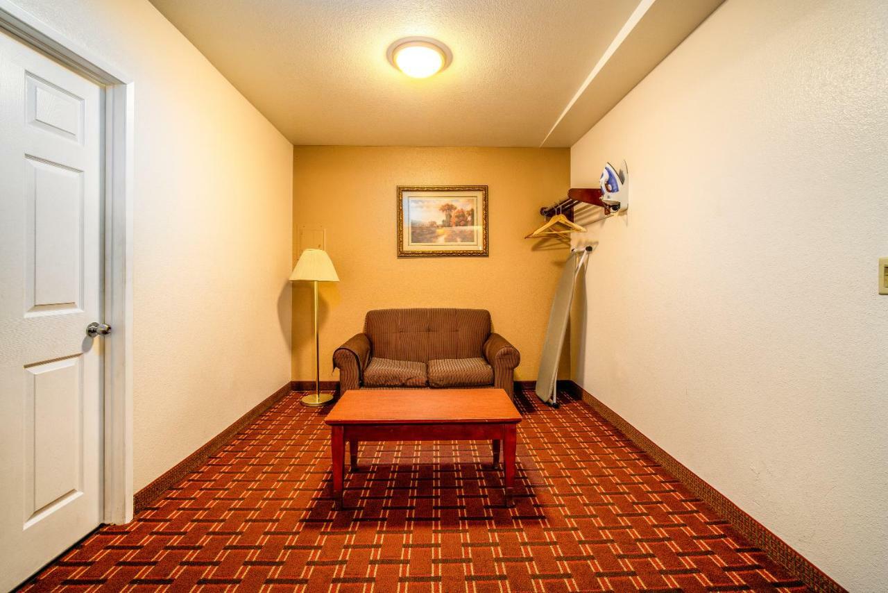 Regency Inn & Suites Downey Esterno foto