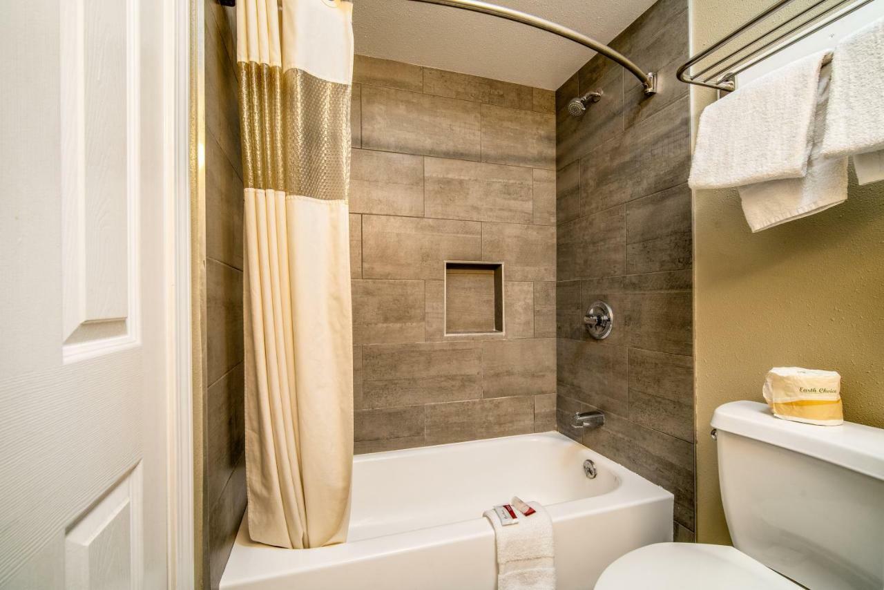 Regency Inn & Suites Downey Esterno foto